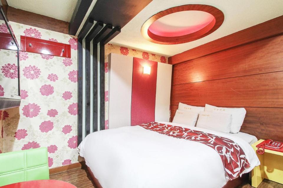 Couple Motel Seoul Bagian luar foto