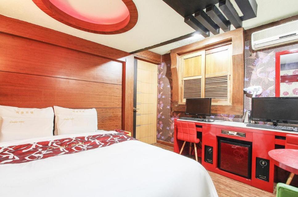 Couple Motel Seoul Bagian luar foto