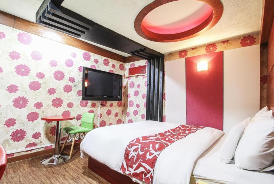 Couple Motel Seoul Bagian luar foto